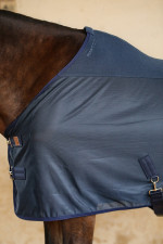 Kaya deken van mesh en fleece Kaya deken van mesh en fleece
